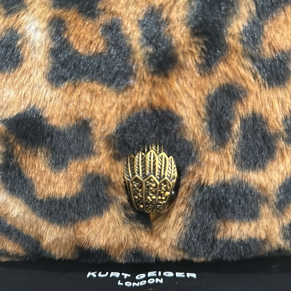Kurt Geiger London
Kensington Puff Camera Crossbody Bag - Picture 14 of 17